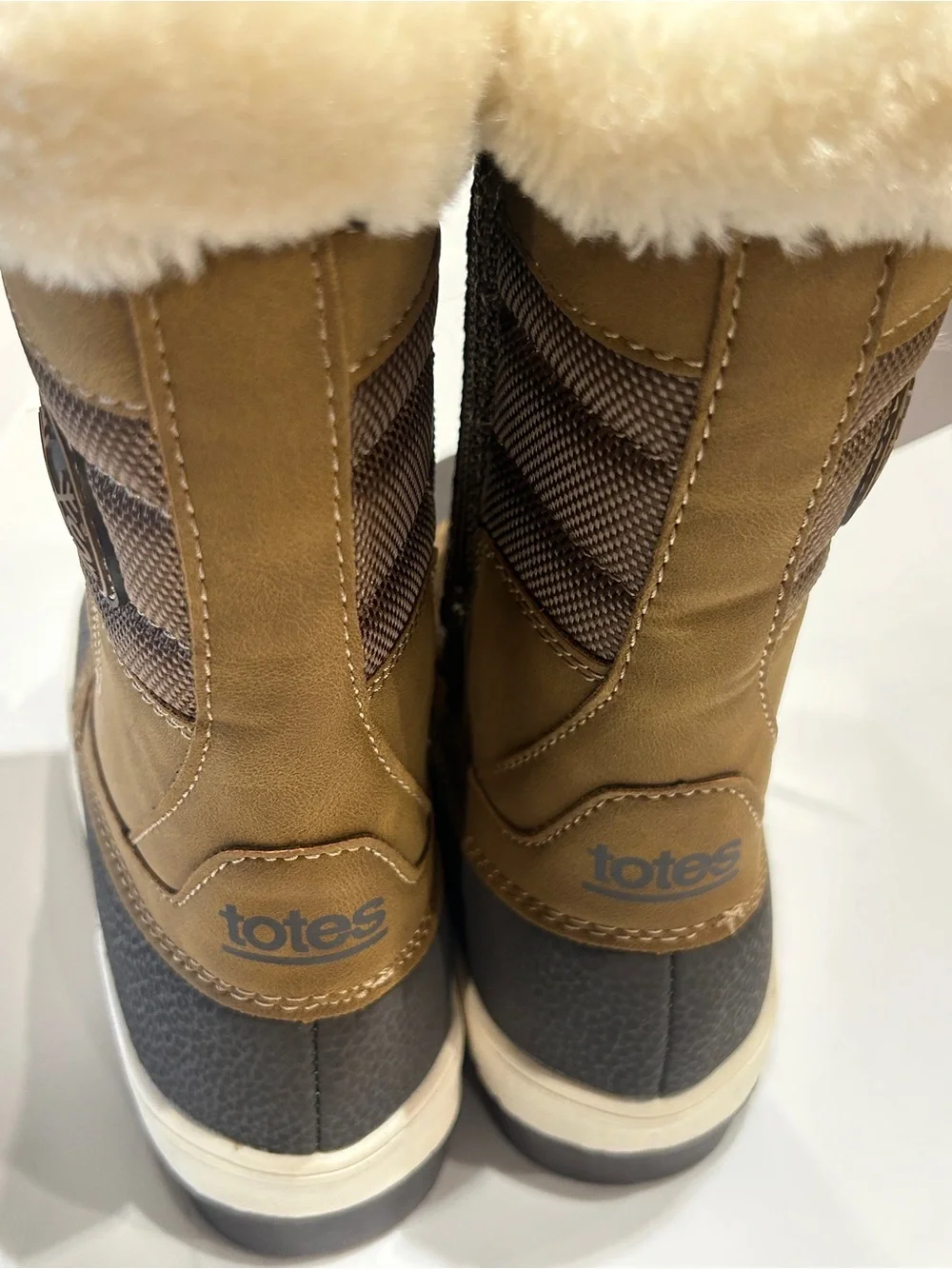 Totes Girls Size 12 Insulated Winter Boots Brown Black Faux Fur LaceUp Snow Boot
